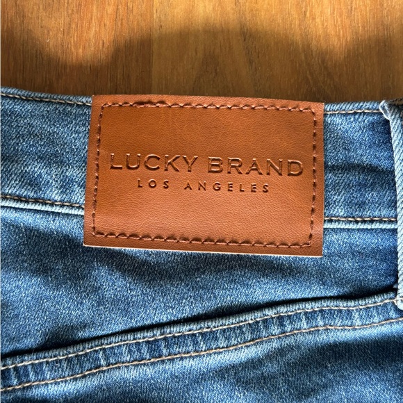 Lucky Brand dark wash blue ankle jeans with frayed edge finish. Size 4, 27. - Picture 5 of 5